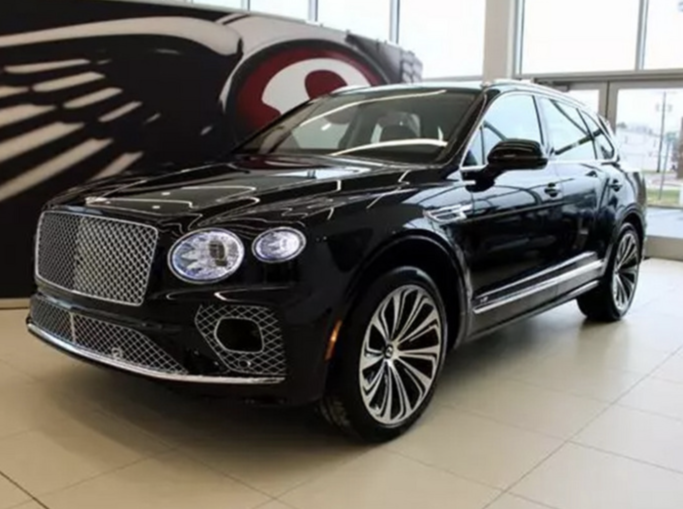 插电混动版升级优化 宾利添越实拍曝光