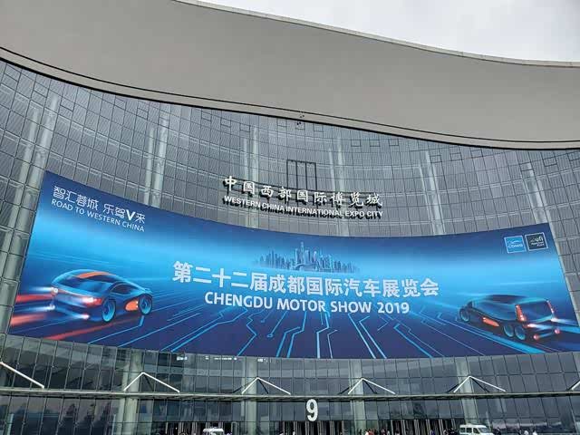 老司机逛成都车展,点评四款轿车,凯迪拉克ct5是亮点