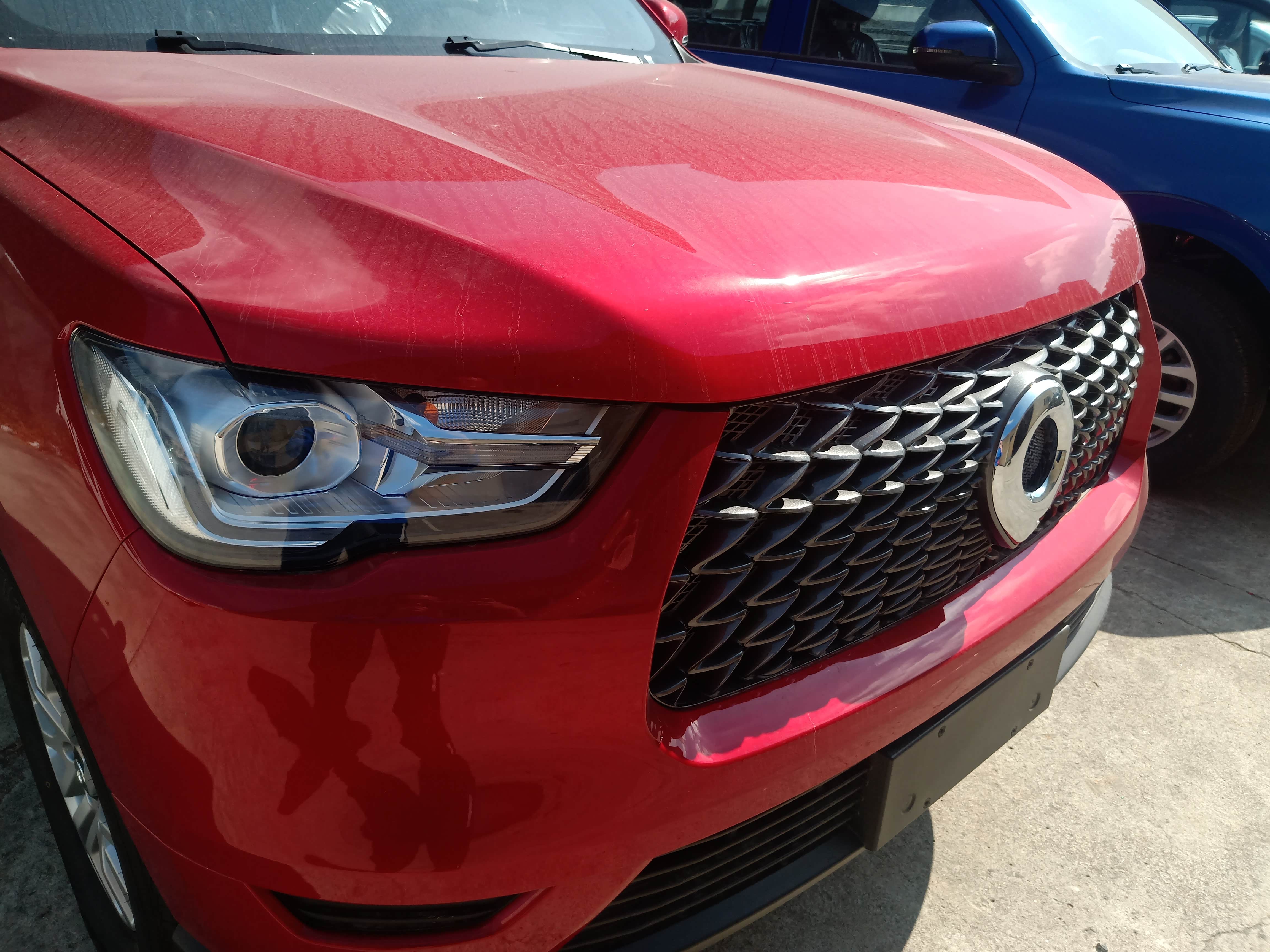 长城炮商用版探店实拍红色涂装很显眼20t越野性能很强大