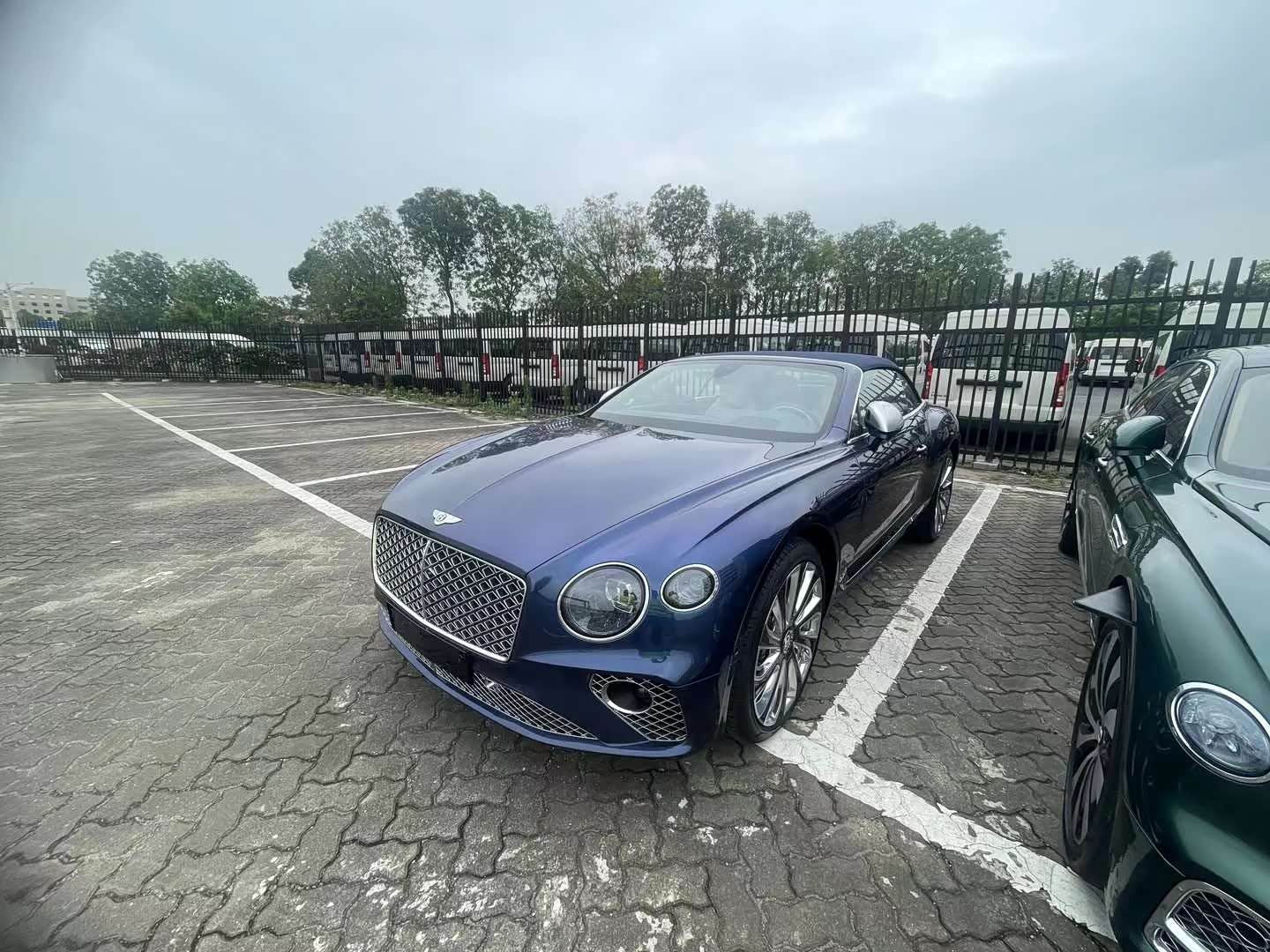 22款宾利欧陆GTC敞篷 穆勒版 V8 4.0 浅宝石蓝 现车特价售全国_车家号_发现车生活_汽车之家