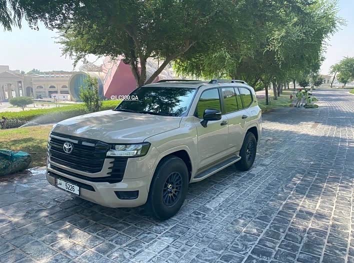 男人的"梦中情车",全新兰德酷路泽海外街拍,豪华又气派