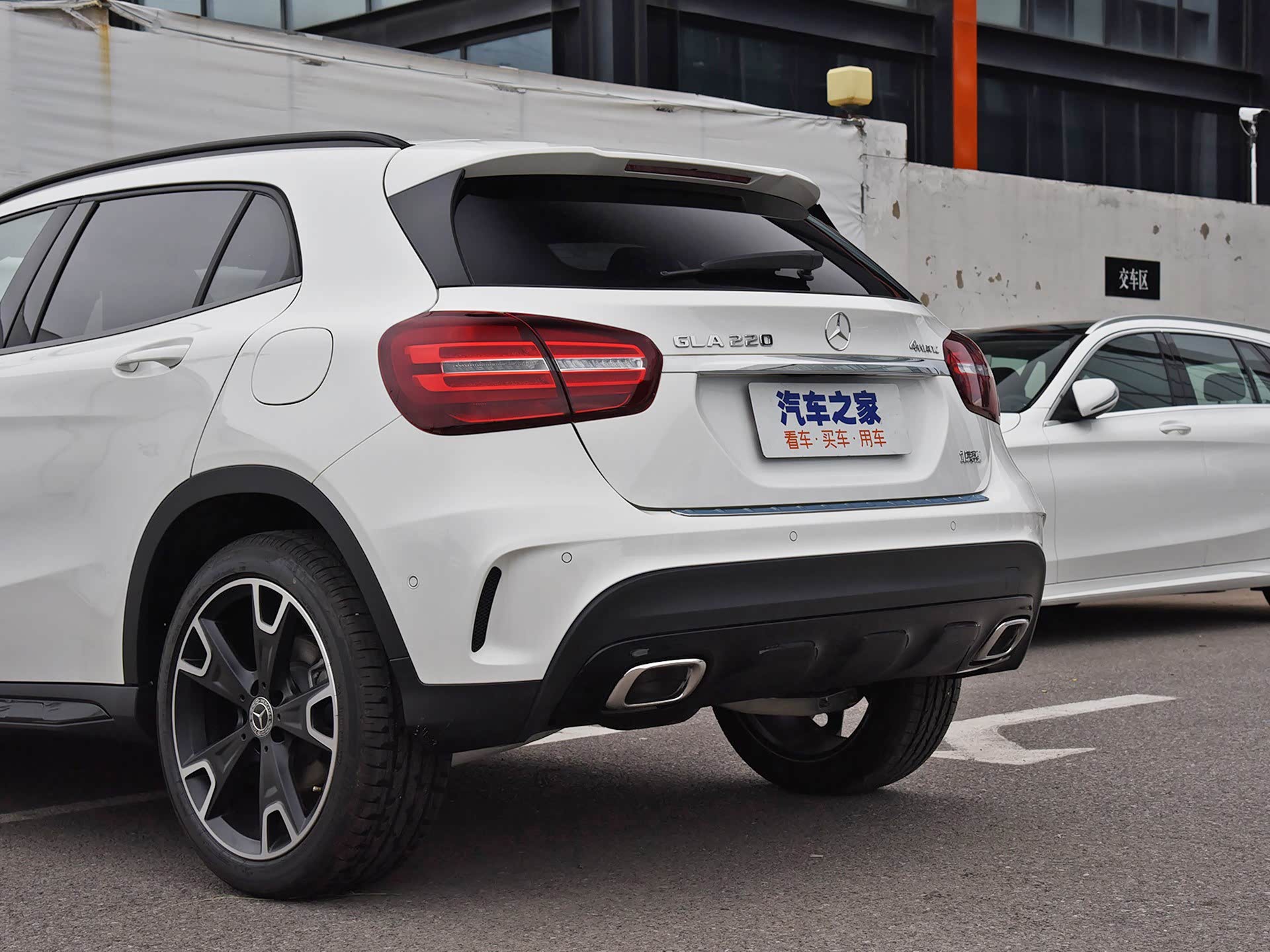 测奔驰gla220,表现让人满意