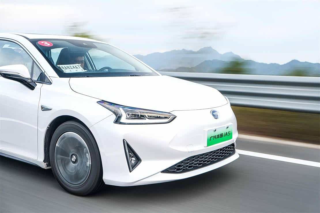 兼顾家用与运动试驾广汽丰田ia5