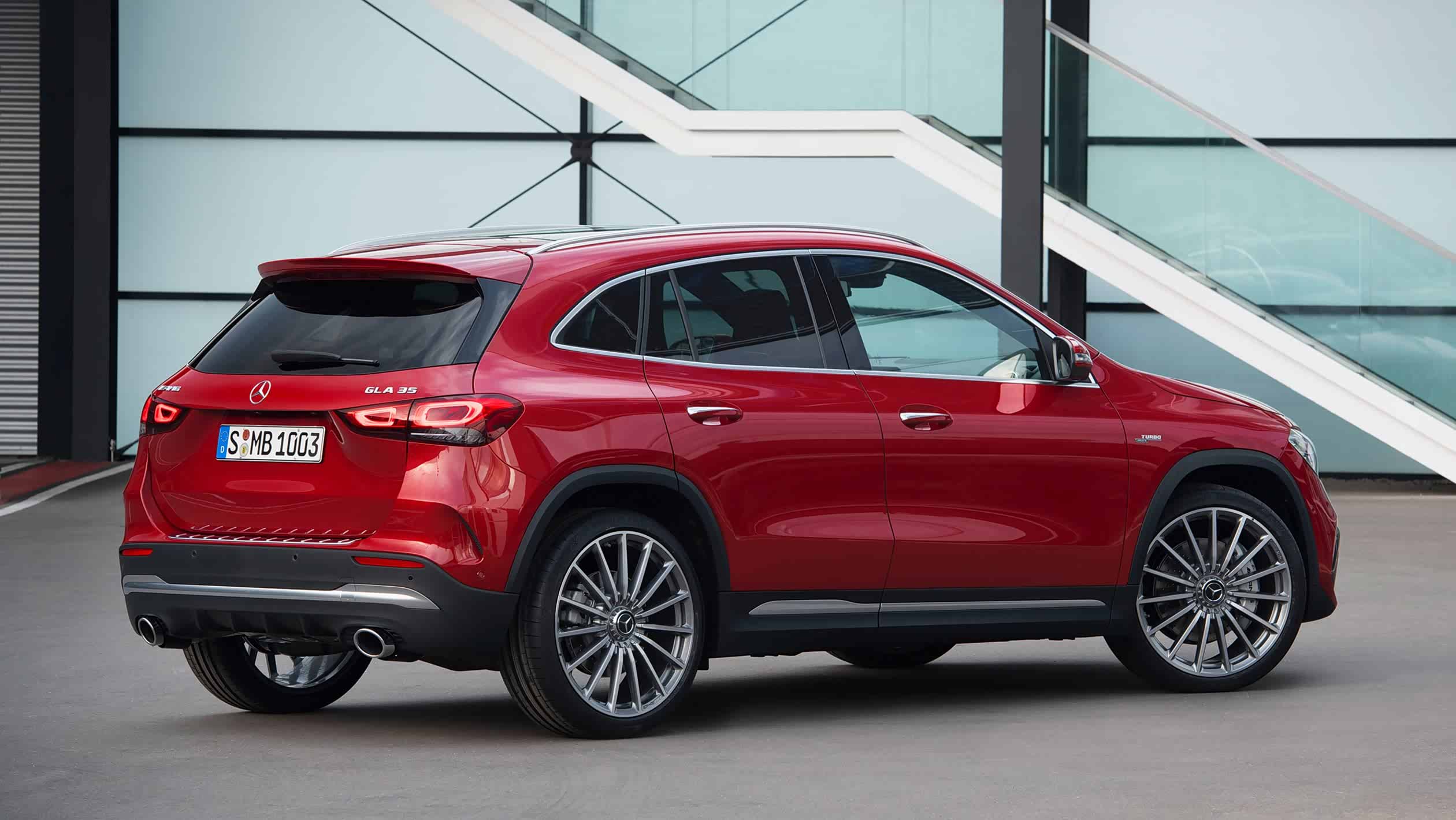 有望于未来国产上市,全新一代奔驰amg gla 35最新实拍图发布