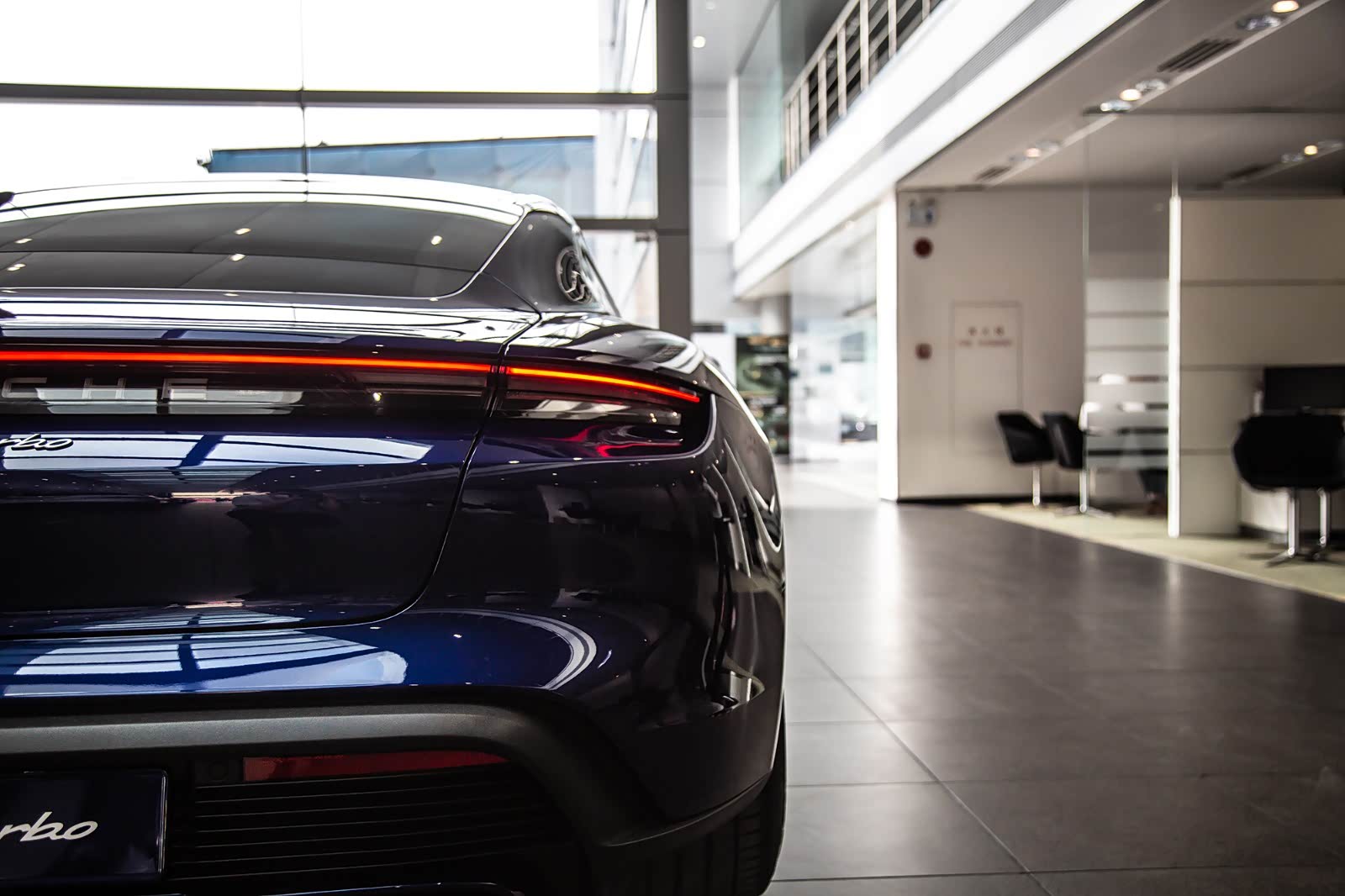 预计5月初交付实拍保时捷taycanturbo