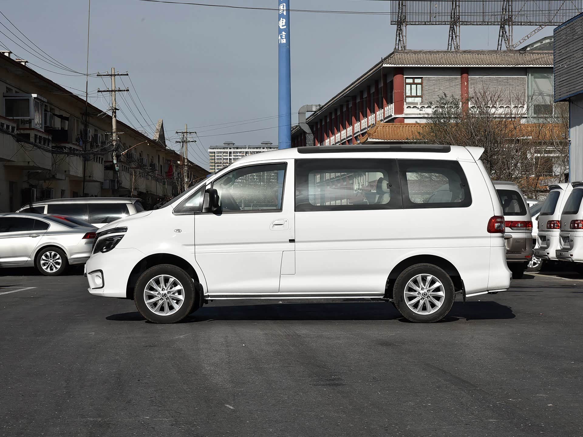 十万左右买一台国产商用型mpv:全新菱智f500,性价比不错_车家号_发现