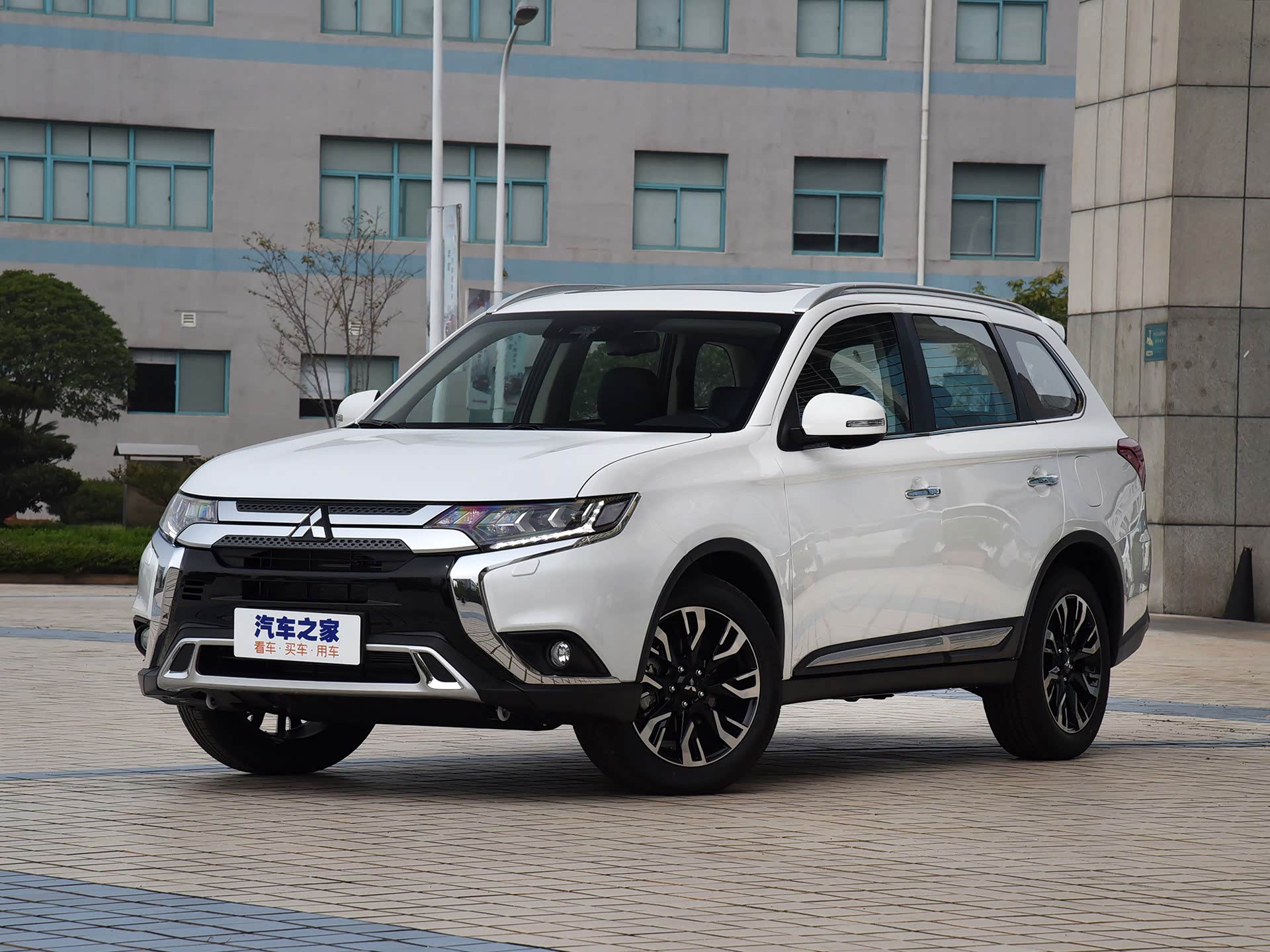 销量成绩回暖,三菱或许凭借欧蓝德重振雄风,硬实力才是王道