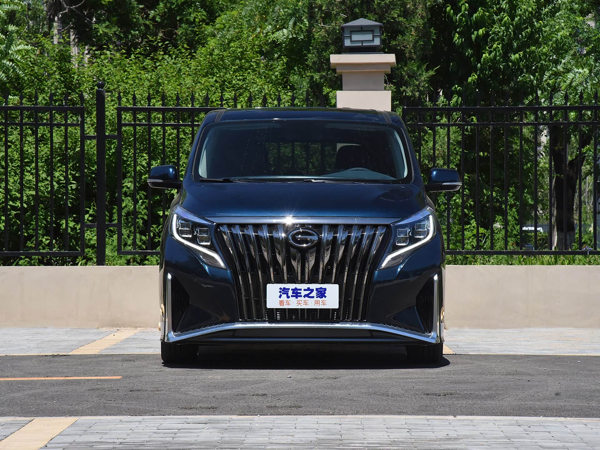 平民版埃尔法 广汽传祺gm8大师版上市 售23.98万起