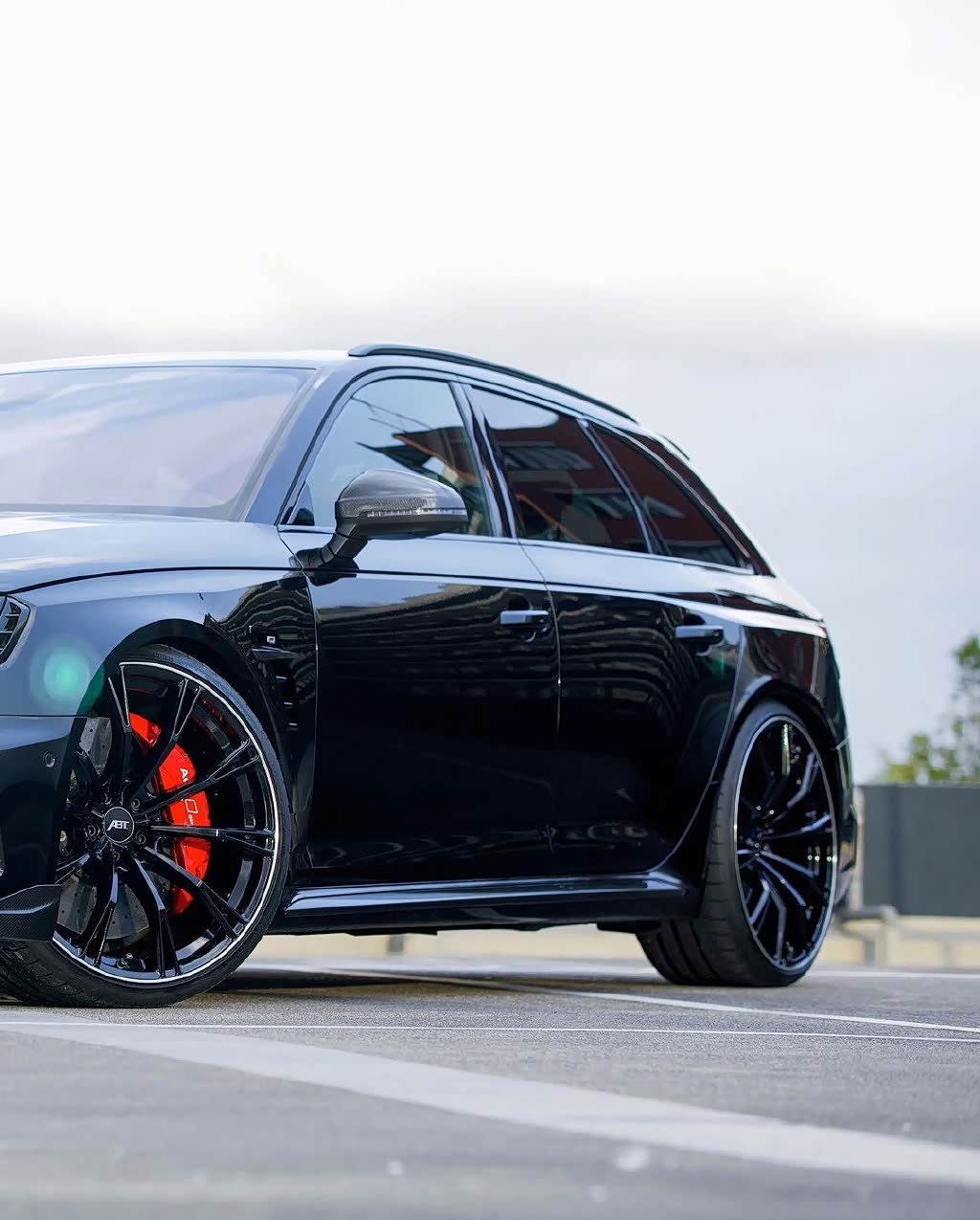 精致运动的造型 奥迪abt rs4 实车!