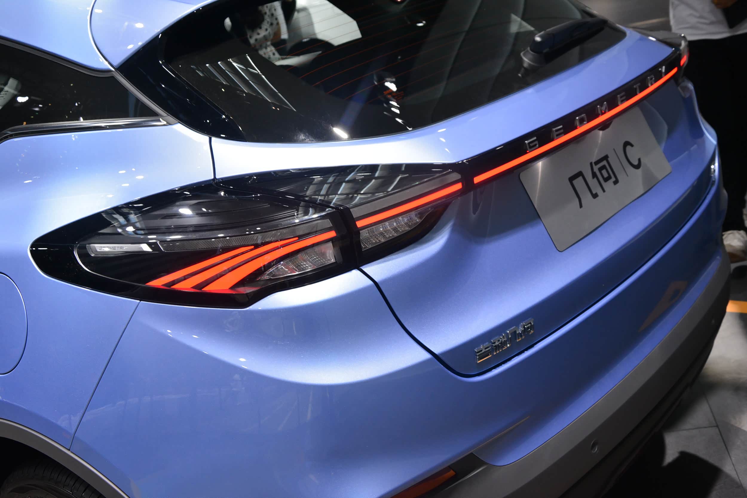【2020粤港澳车展】实拍几何c:科技感强 续航里程最高550km