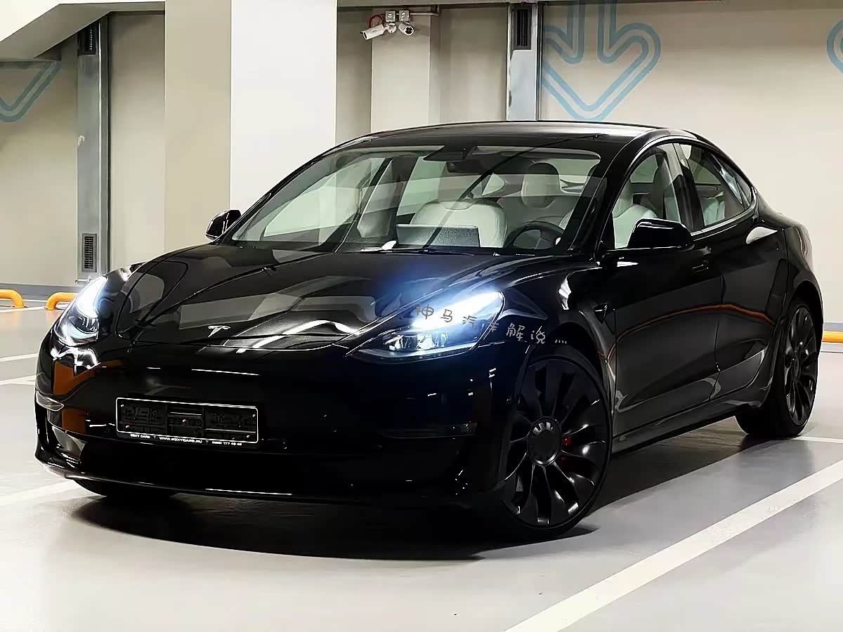 新款特斯拉model 3海外实车,全黑涂装,运动感强烈