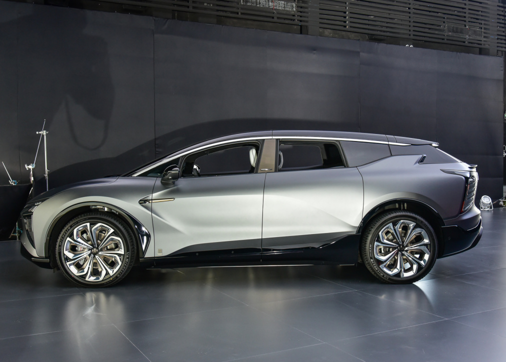 又一股新势力高合hiphix正式上市起售6800万元