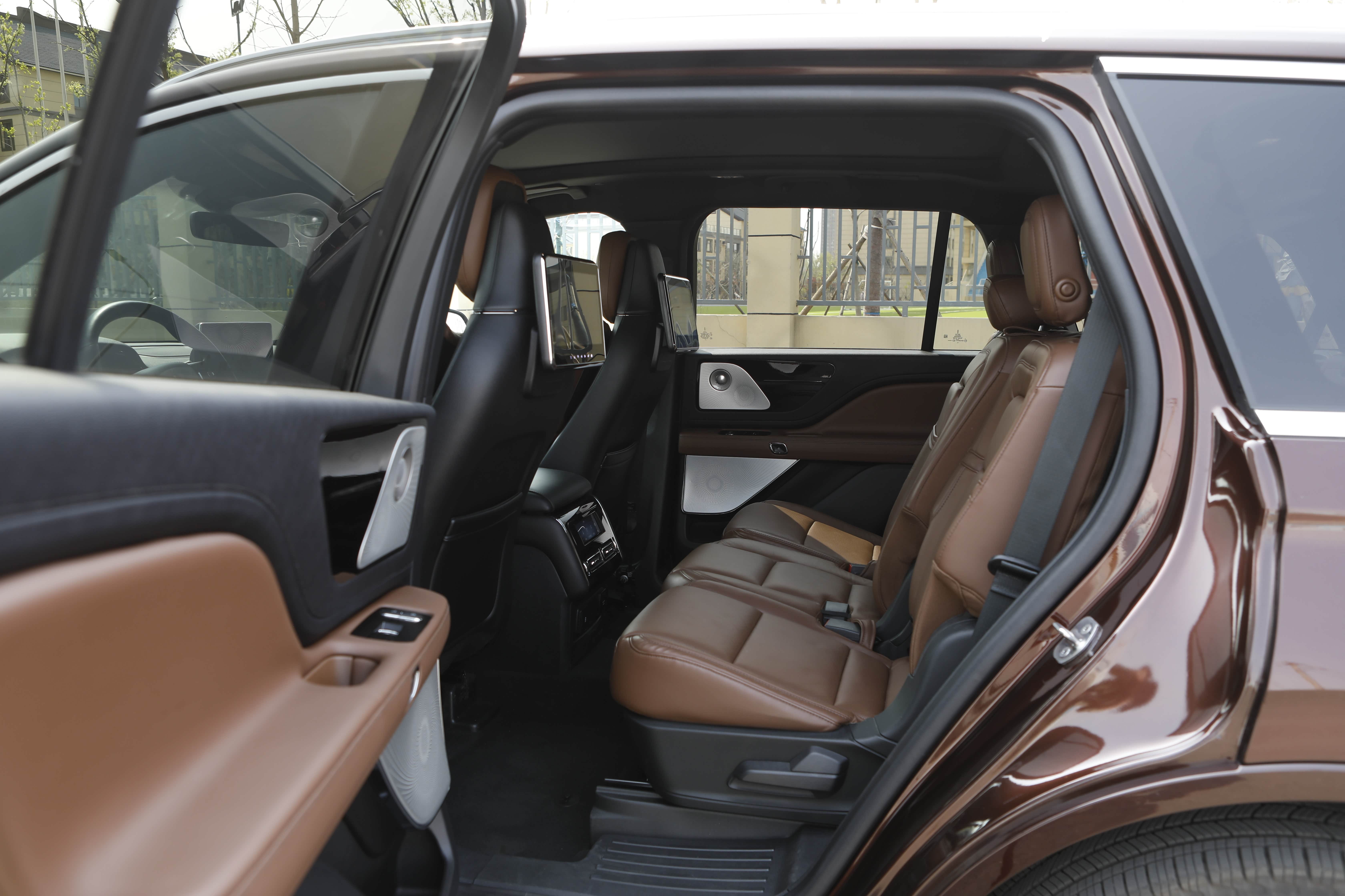 林肯飞行家混动版尽显奢华专为享受打造的移动商务舱