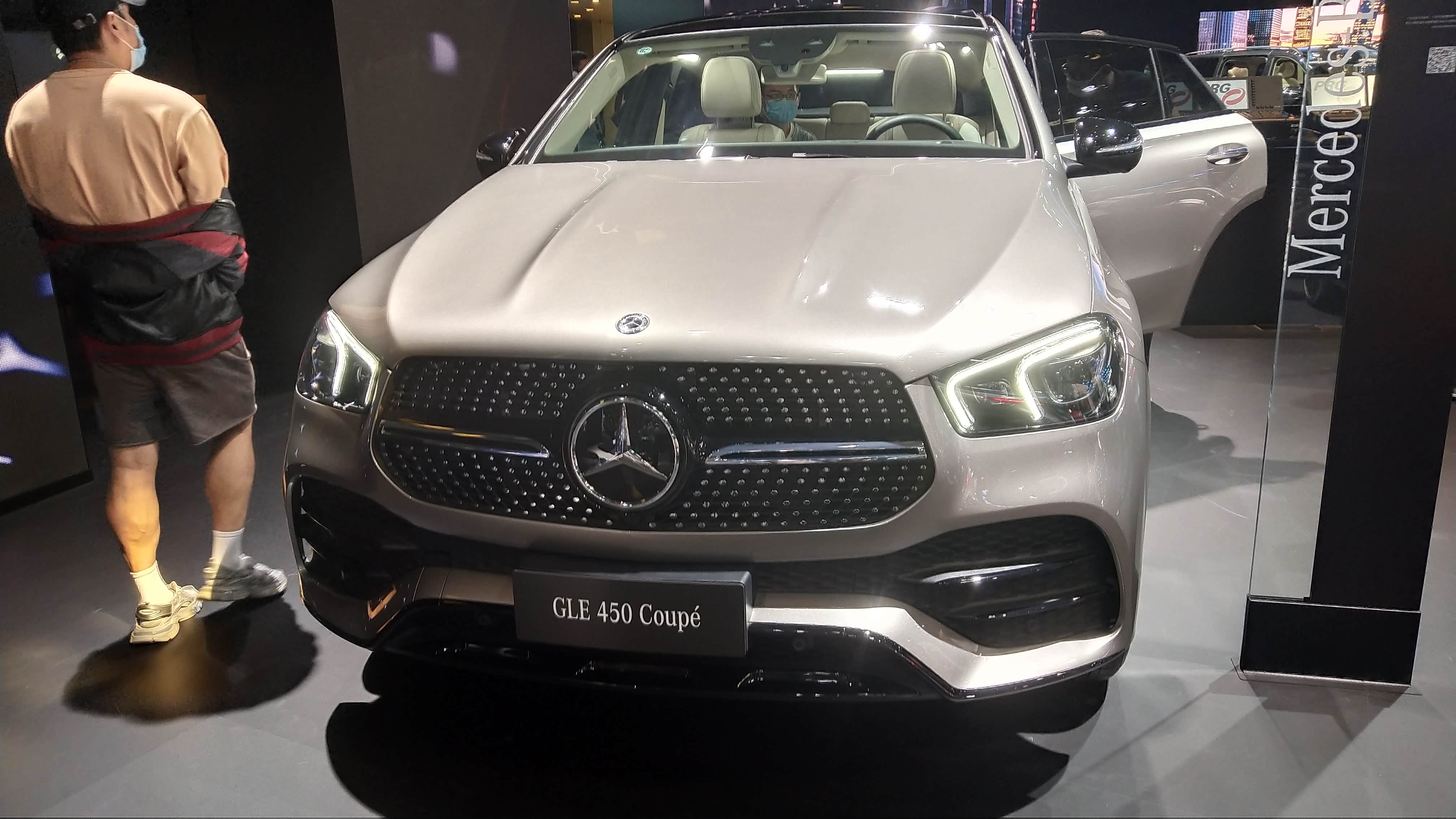 全新奔驰gle coupe亮相北京车展,实车很运动