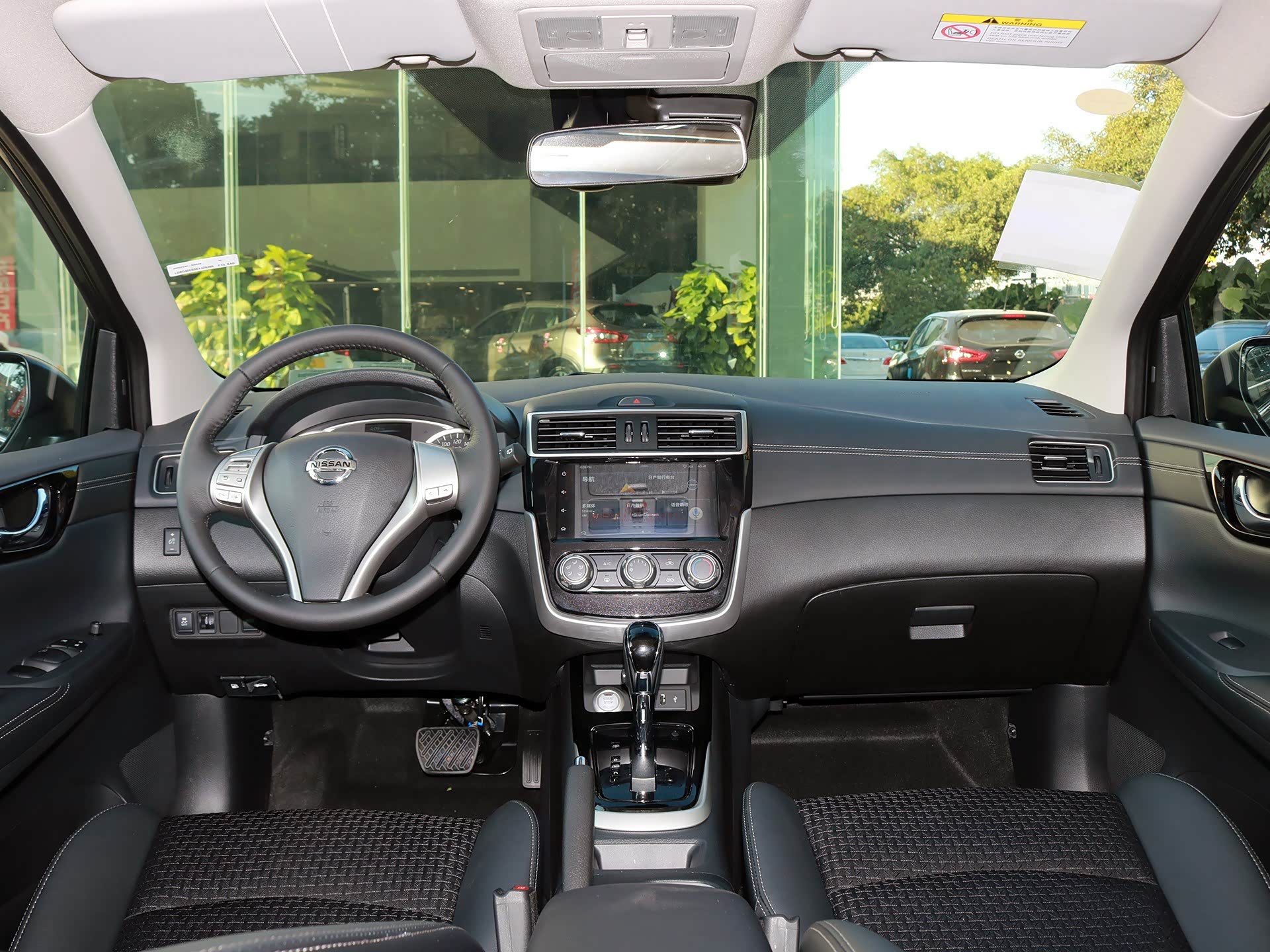 堪称最便宜日产车,骐达9.99万元起的价格,你还考虑高尔夫吗?