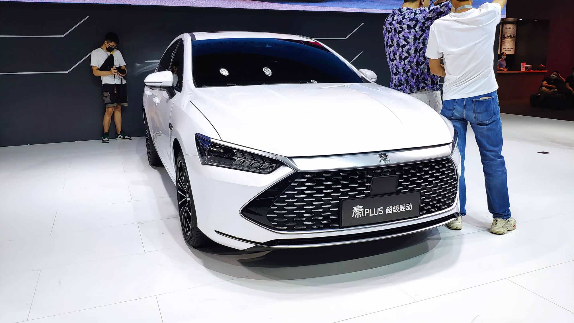 2020广州车展:比亚迪秦plus实车 霸气感不输奥迪a6