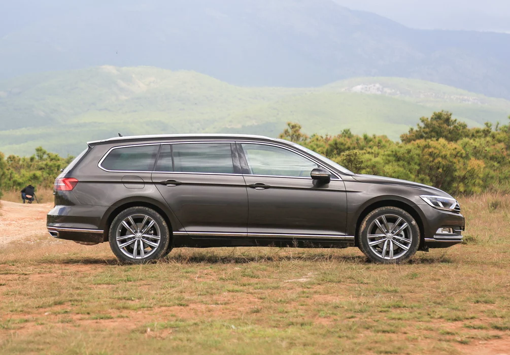 迈腾旅行版价格走低蔚揽不足22万进口大众也很亲民