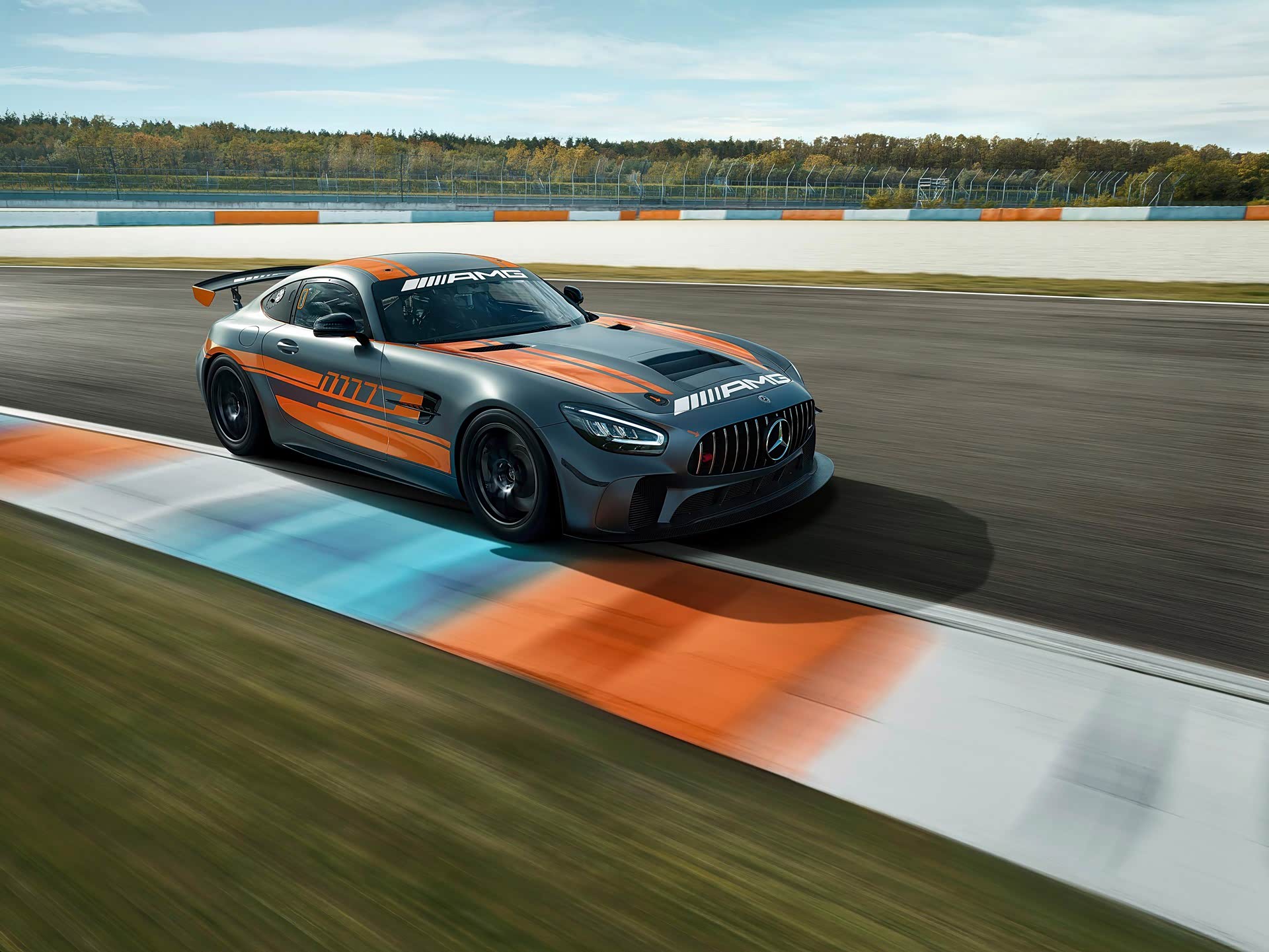 梅赛德斯-amg发布全新gt4赛车 或本月底交付