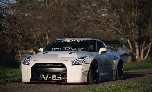 白色战神的最后救赎 宽体气动日产gtr r35