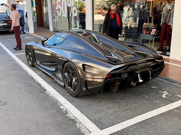 大气运动的设计 科尼赛克regera海外实车街拍