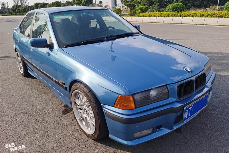 你愿意为情怀埋单吗?95年宝马e36四门