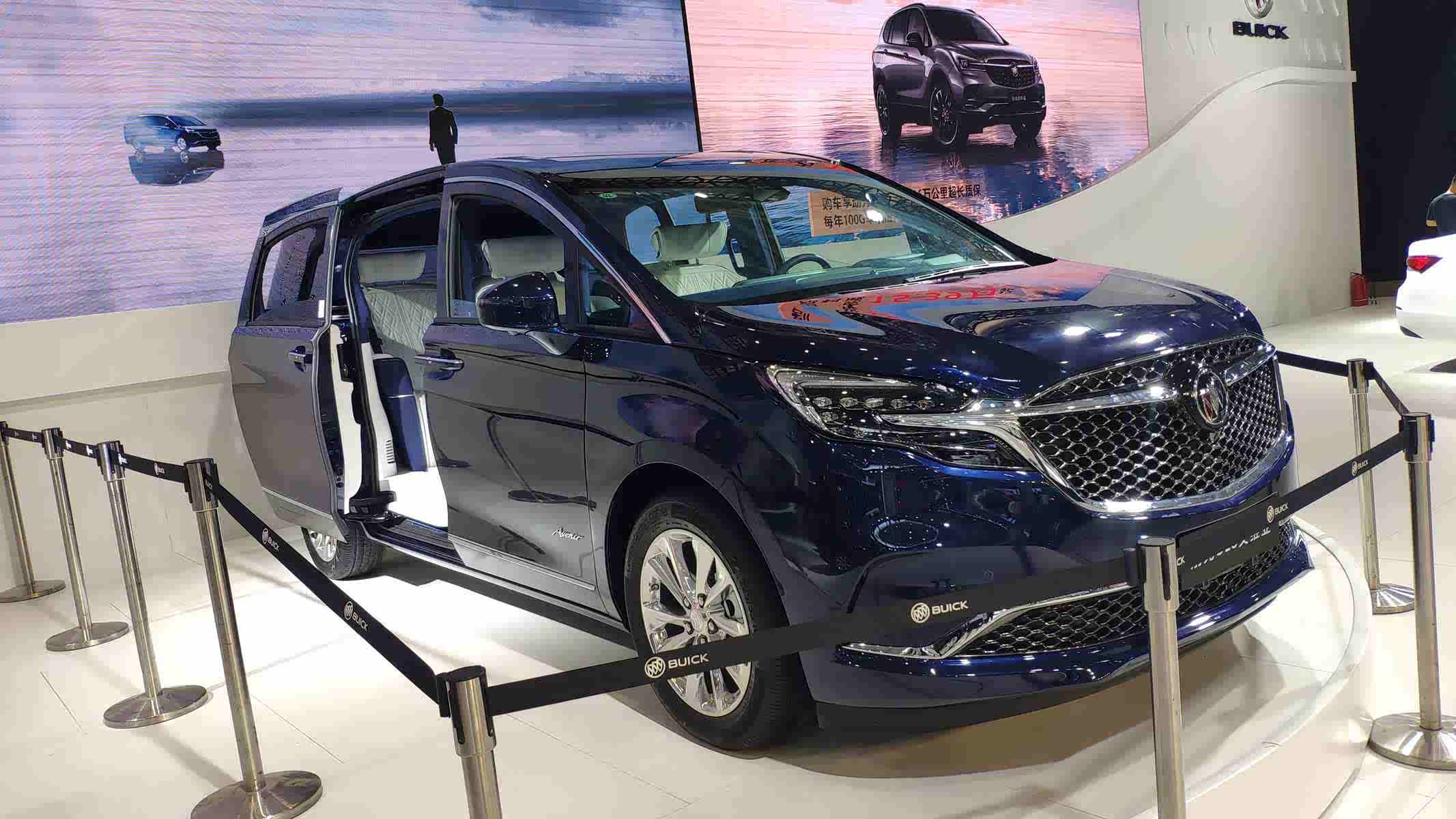 后排是亮点 别克gl8 avenir 四座版实车