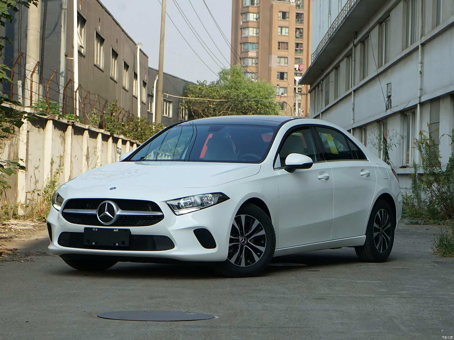 豪华品牌入门级之争 奔驰a级对比奥迪a3