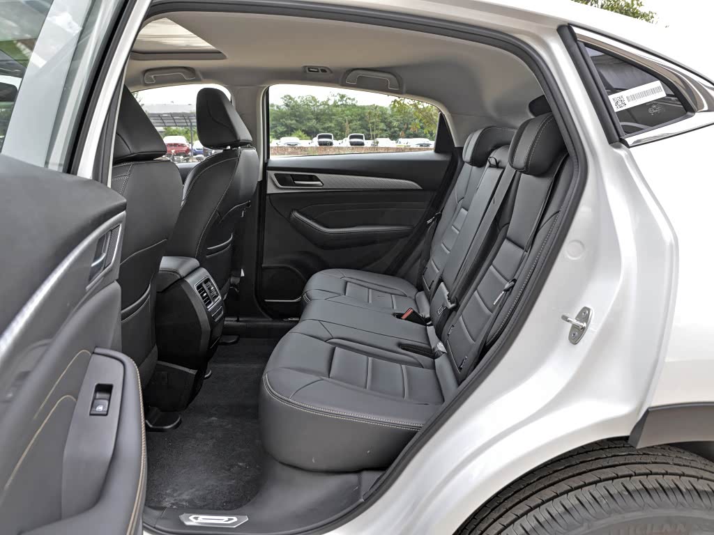 (哈弗f7x后排空间)