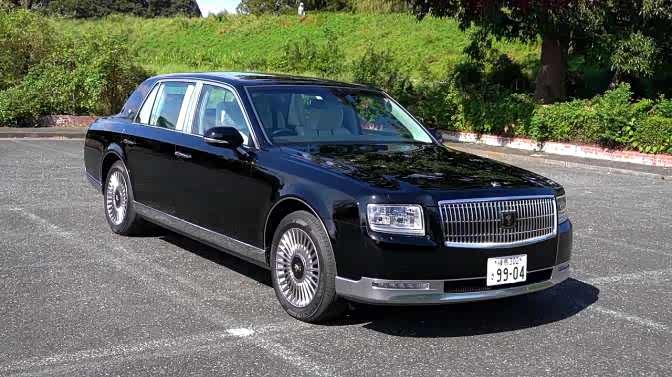 试驾2020款丰田世纪century,坐进后排座的那刻,我瞬间心动了.