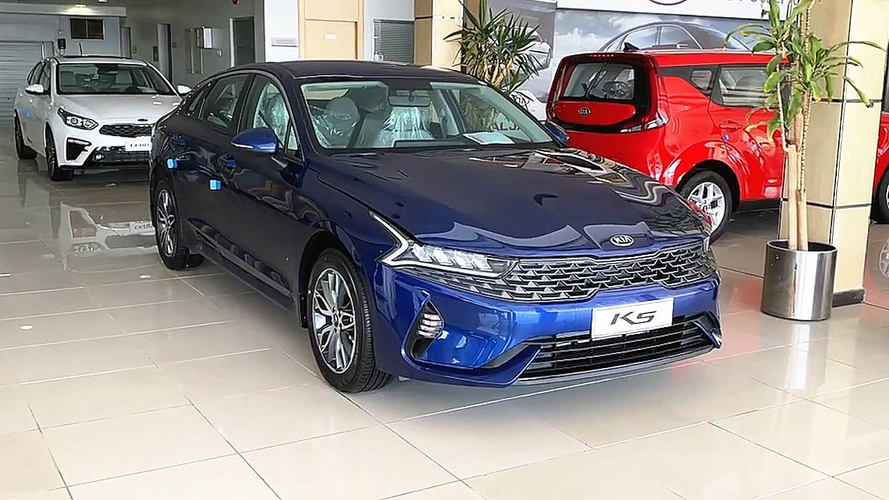 2020款起亚k5到店,打开车门坐进车内,我放弃了雅阁