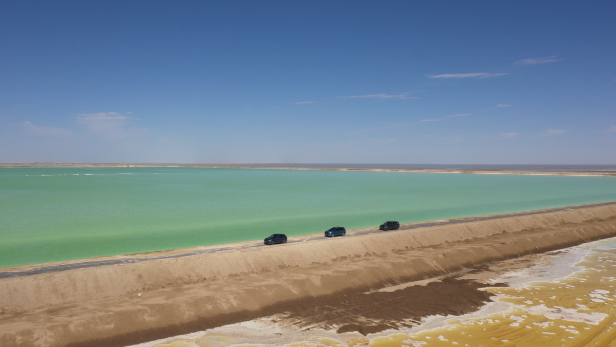 穿越"天空之镜",横跨红崖无人区,感受福特suv的铁汉柔情!