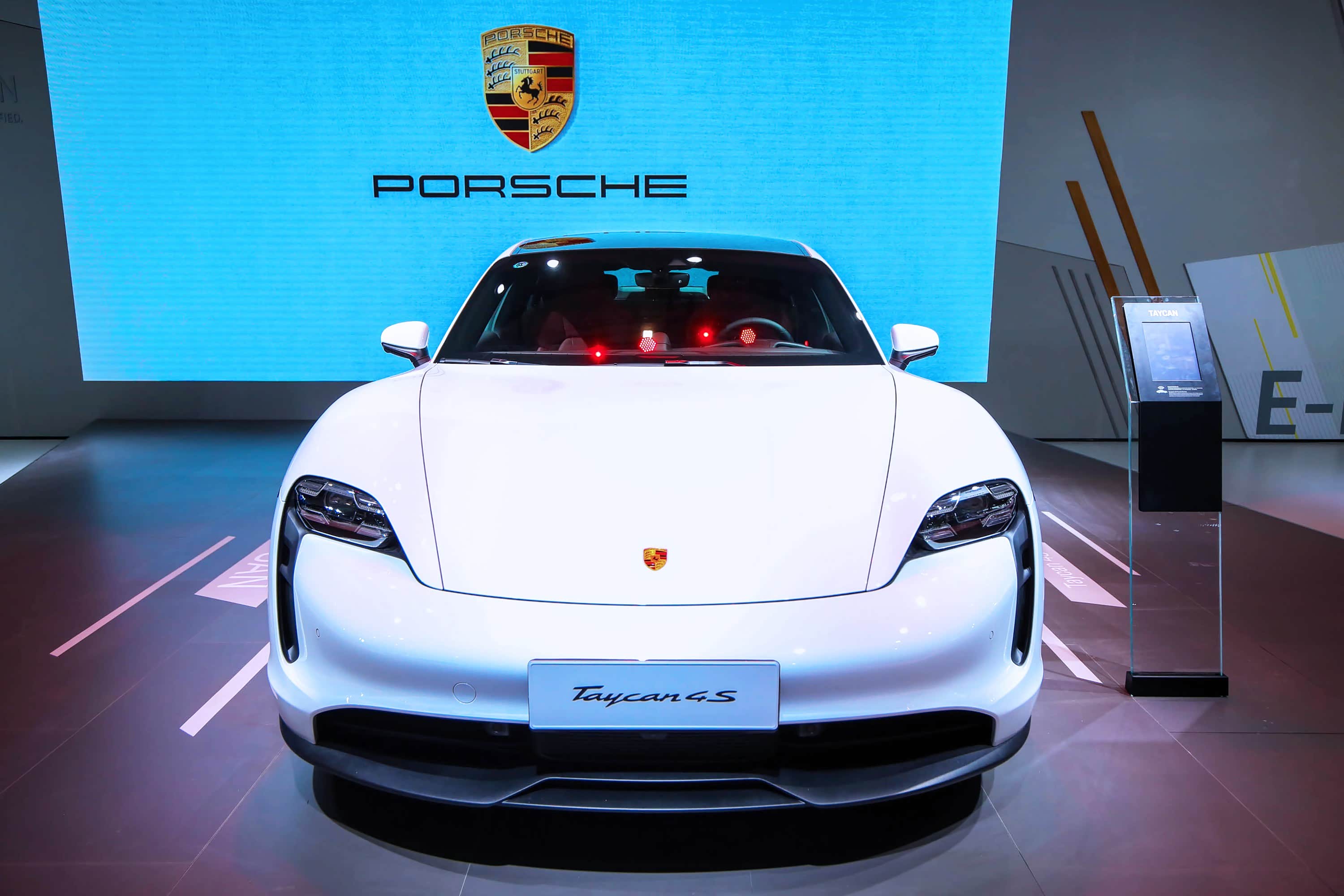 保时捷再添新车型——taycan 4s济南正式上市