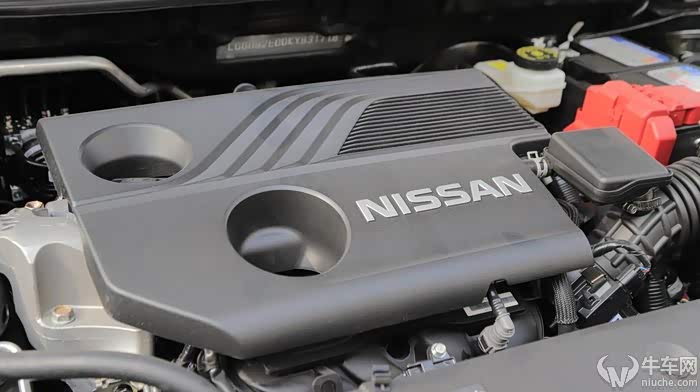 变速箱依旧是我们熟悉的cvt无级变速箱,低配车型搭配的则是5速手动