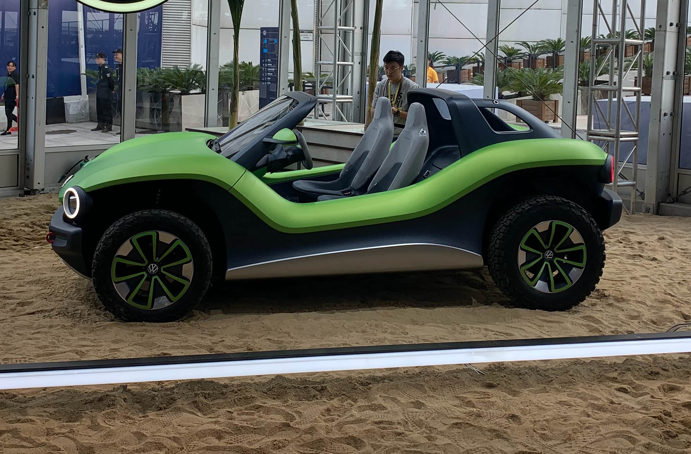 比甲壳虫还拉风的大众id.buggy概念车亮相