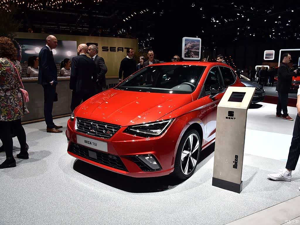 西雅特新车颜值高, 四排气孔,内饰好看