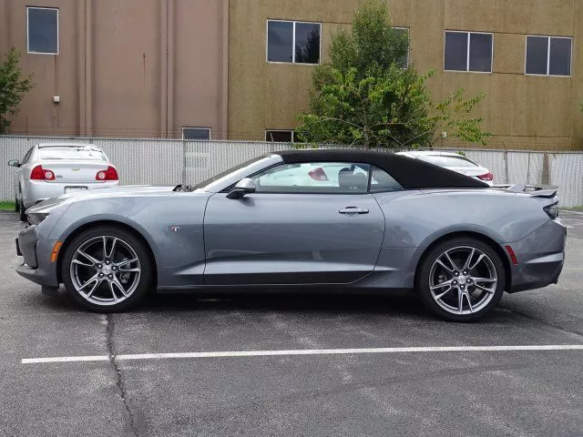 2020款雪佛兰科迈罗,美式肌肉跑车 敞篷=真香,回头率高