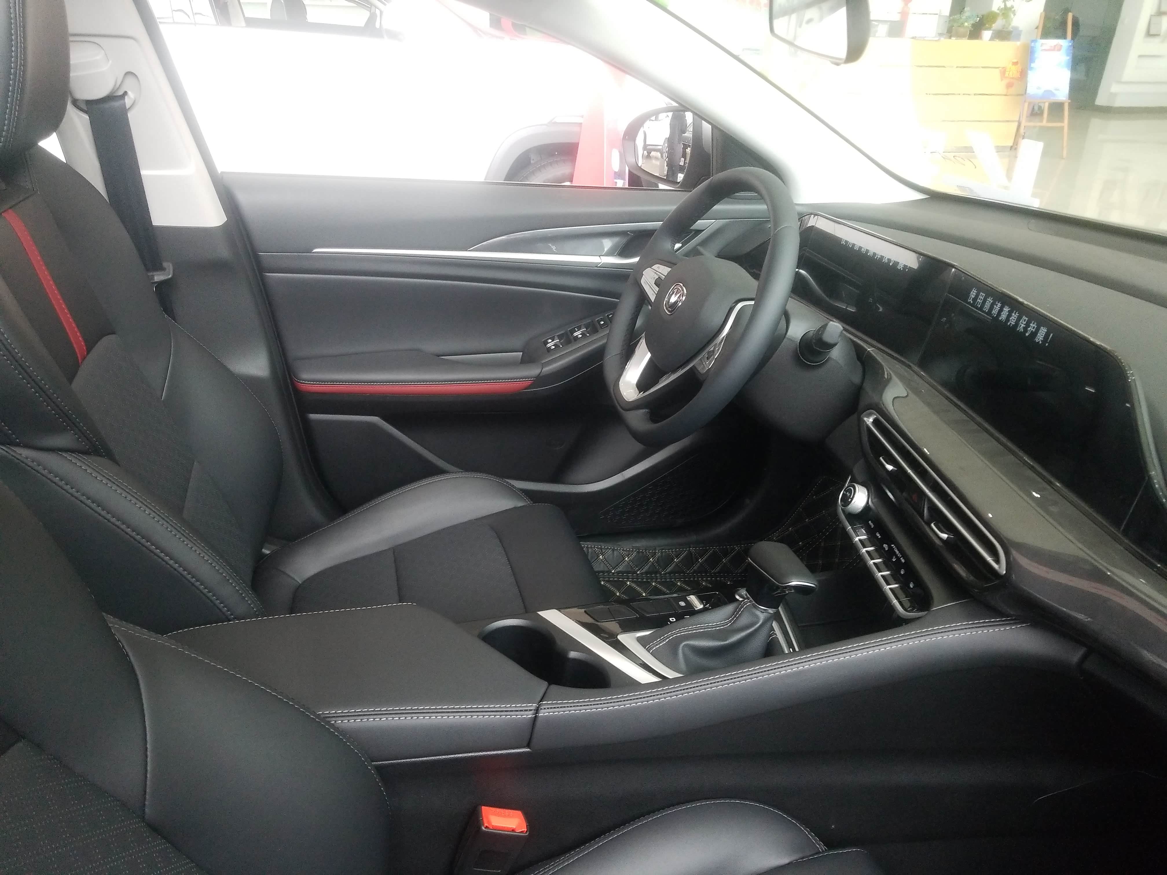 2020款长安逸动plus到店实拍,灰色涂装很大气,内饰科技感十足