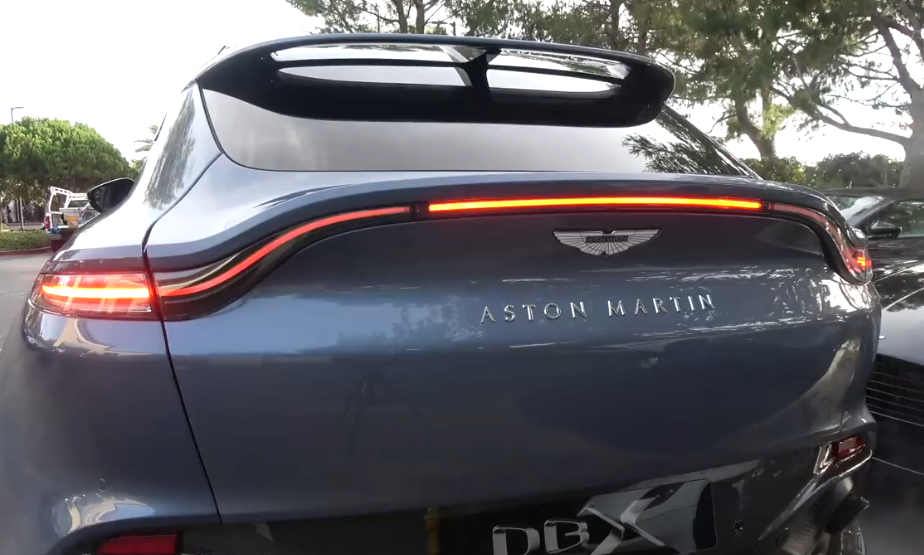 尾灯展示分析,2021款 阿斯顿·马丁 dbx