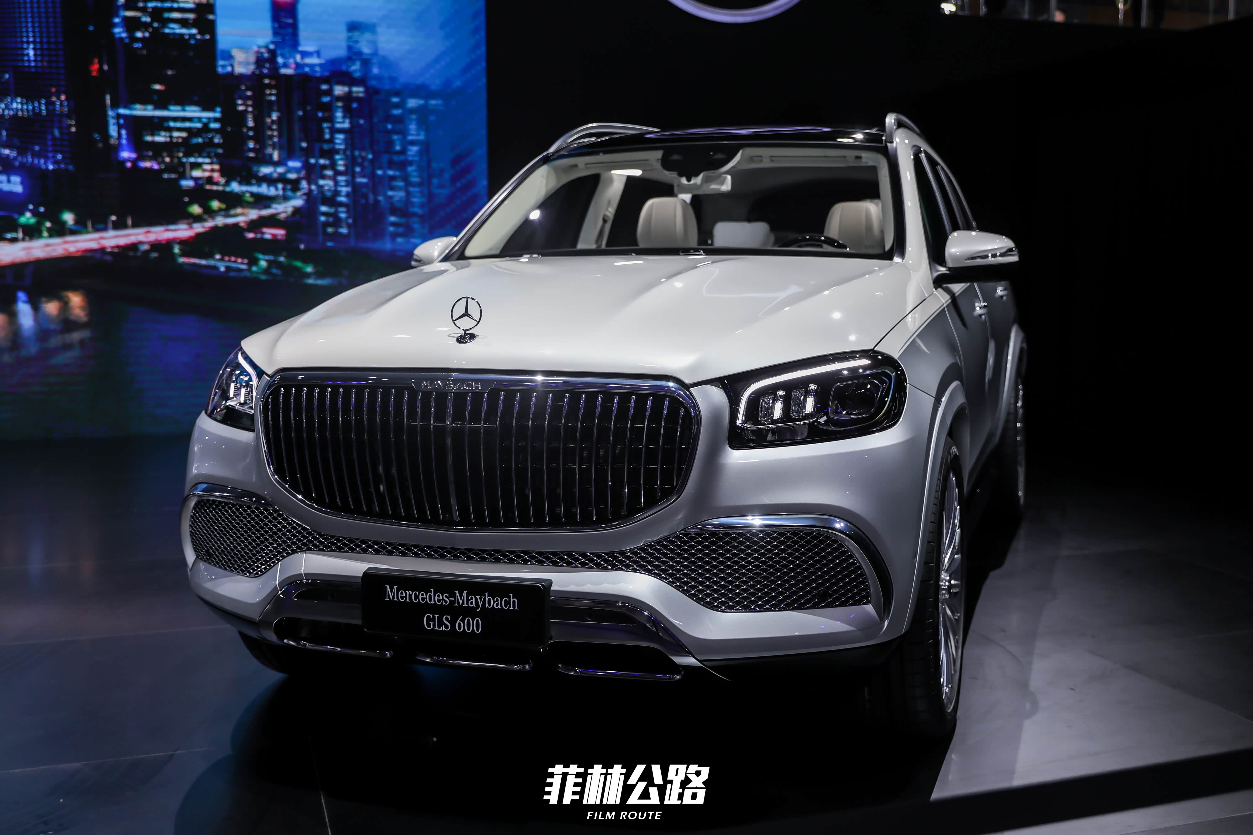 新车实拍菲林公路2019广州车展报道迈巴赫gls600