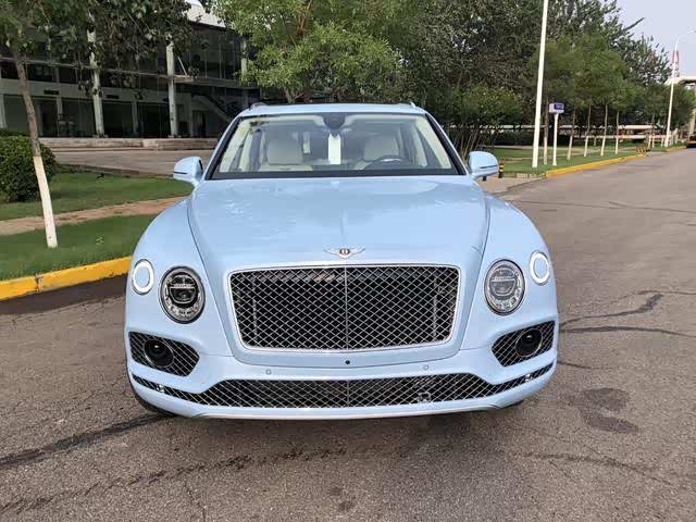 宾利添越,浅蓝色外观真好看,奢侈品牌就应该是这种特殊颜色_车家号