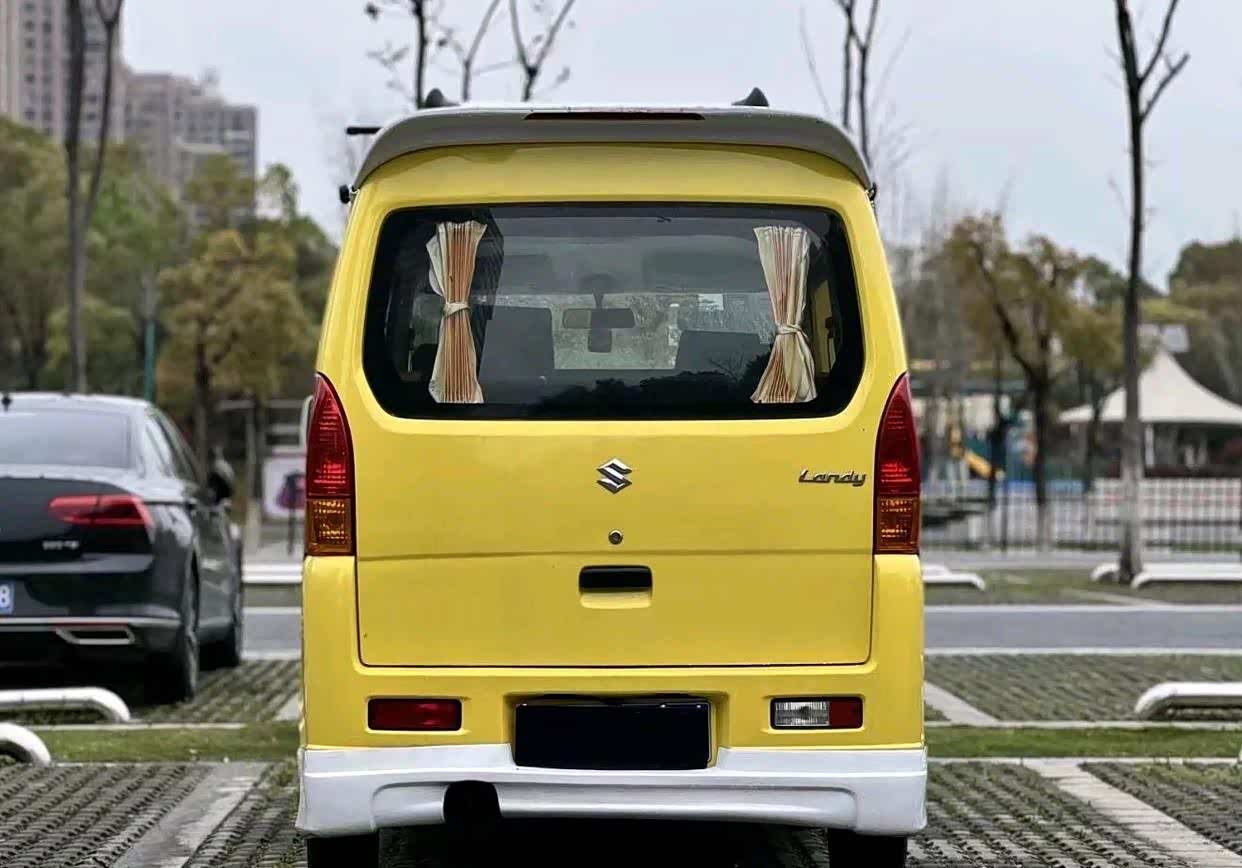 铃木浪迪:个性化实用“面包车”,双色车身更时尚,标配侧滑门_车家号_发现车生活_汽车之家