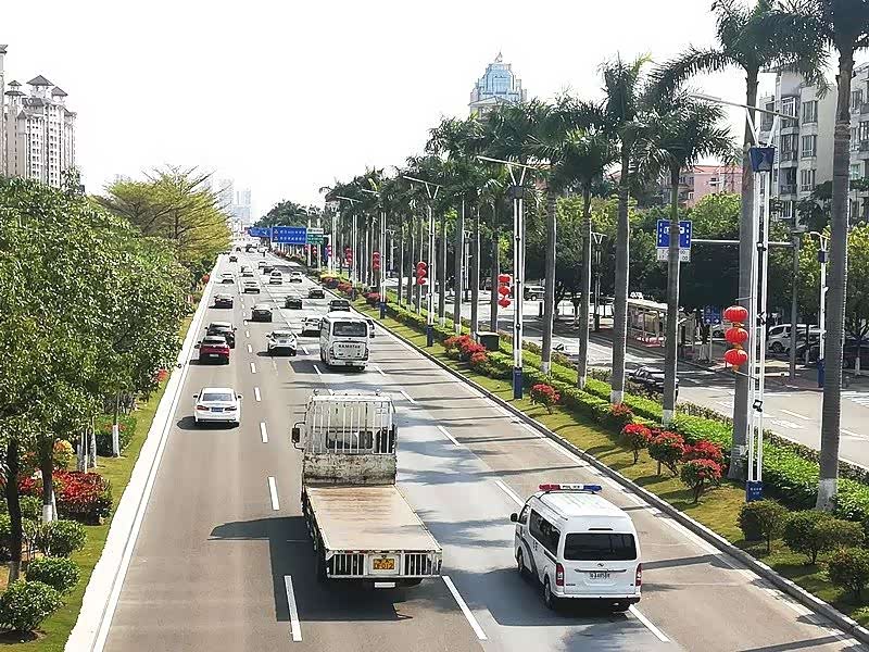 今天上午8时许至9时,番禺广场周边的番禺大道,亚运大道,清河东路等