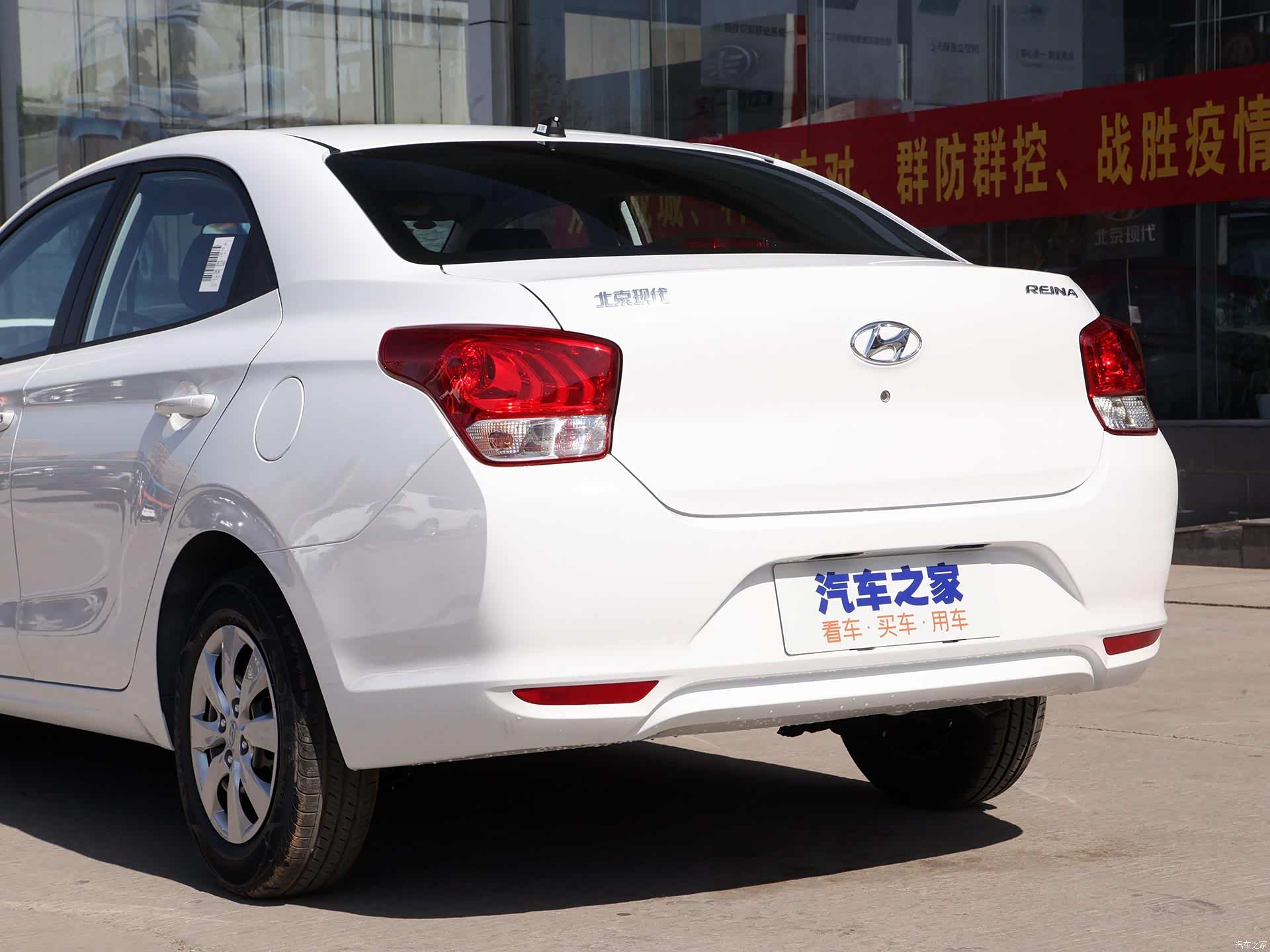 瑞纳的顶配版配有蓝牙/车载电话,导航路况信息显示,车联网,保证了日常