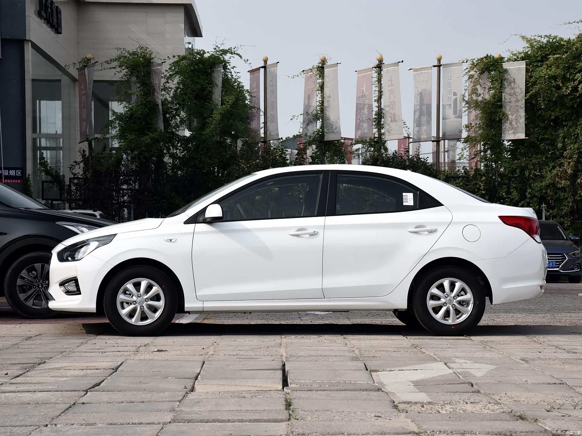 空间不错的三款小型车,代步家用两不误