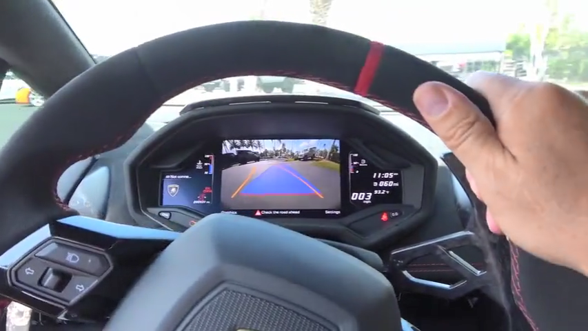 兰博基尼huracan 方向盘手感细腻