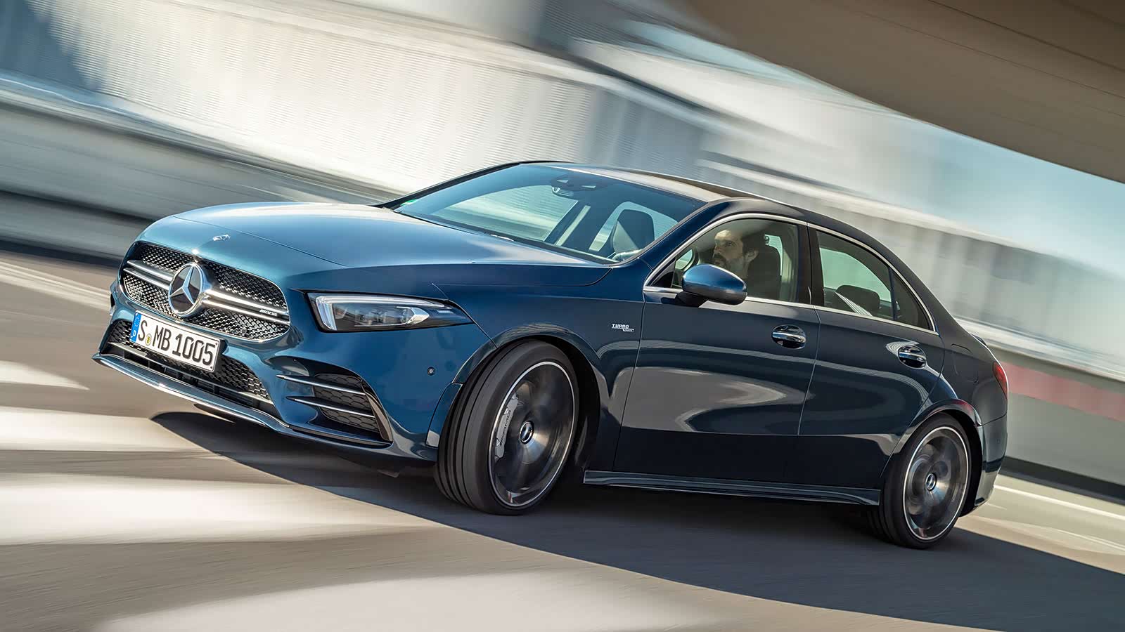 最便宜的奔驰性能车到底强在哪