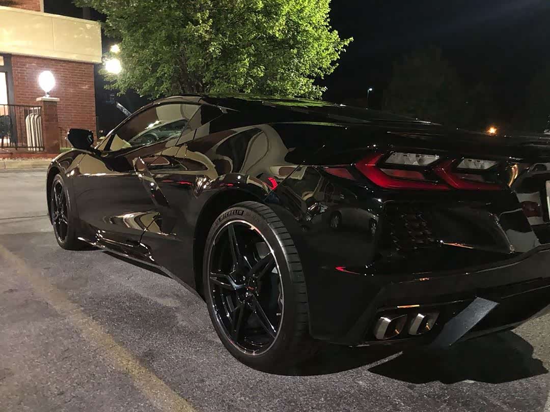 精致硬朗的运动感 科尔维特c8海外街拍