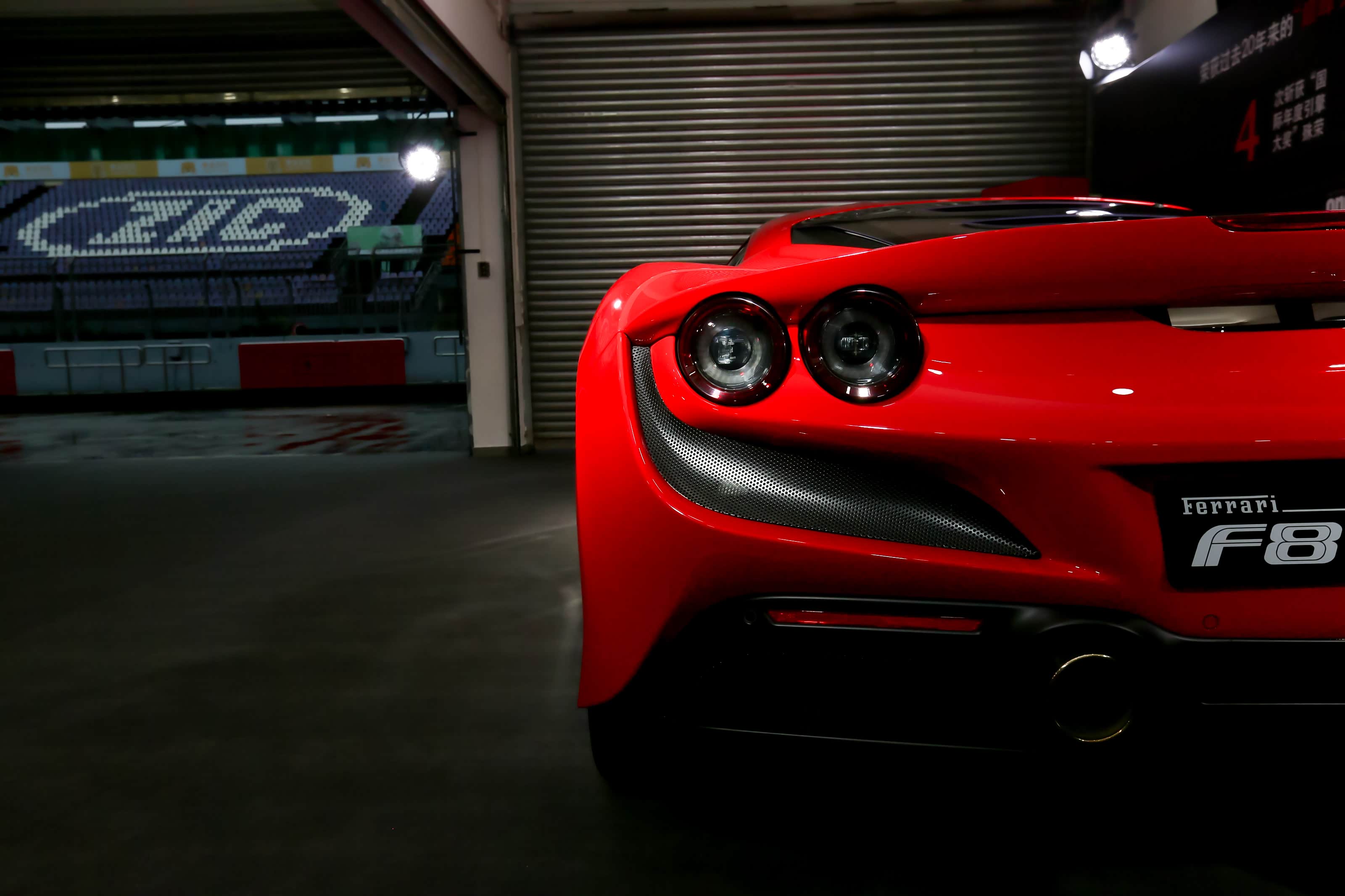 我在珠海开了10圈法拉利f8