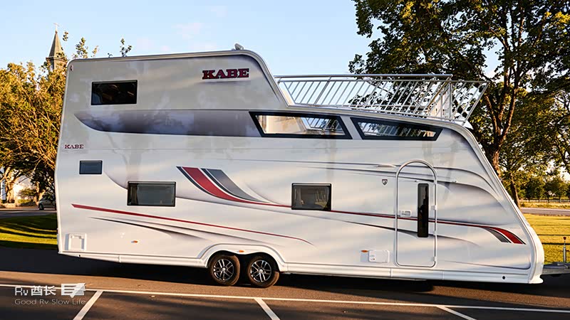 带露台的双层拖挂房车:欧洲最大的kabe卡贝拖挂房车
