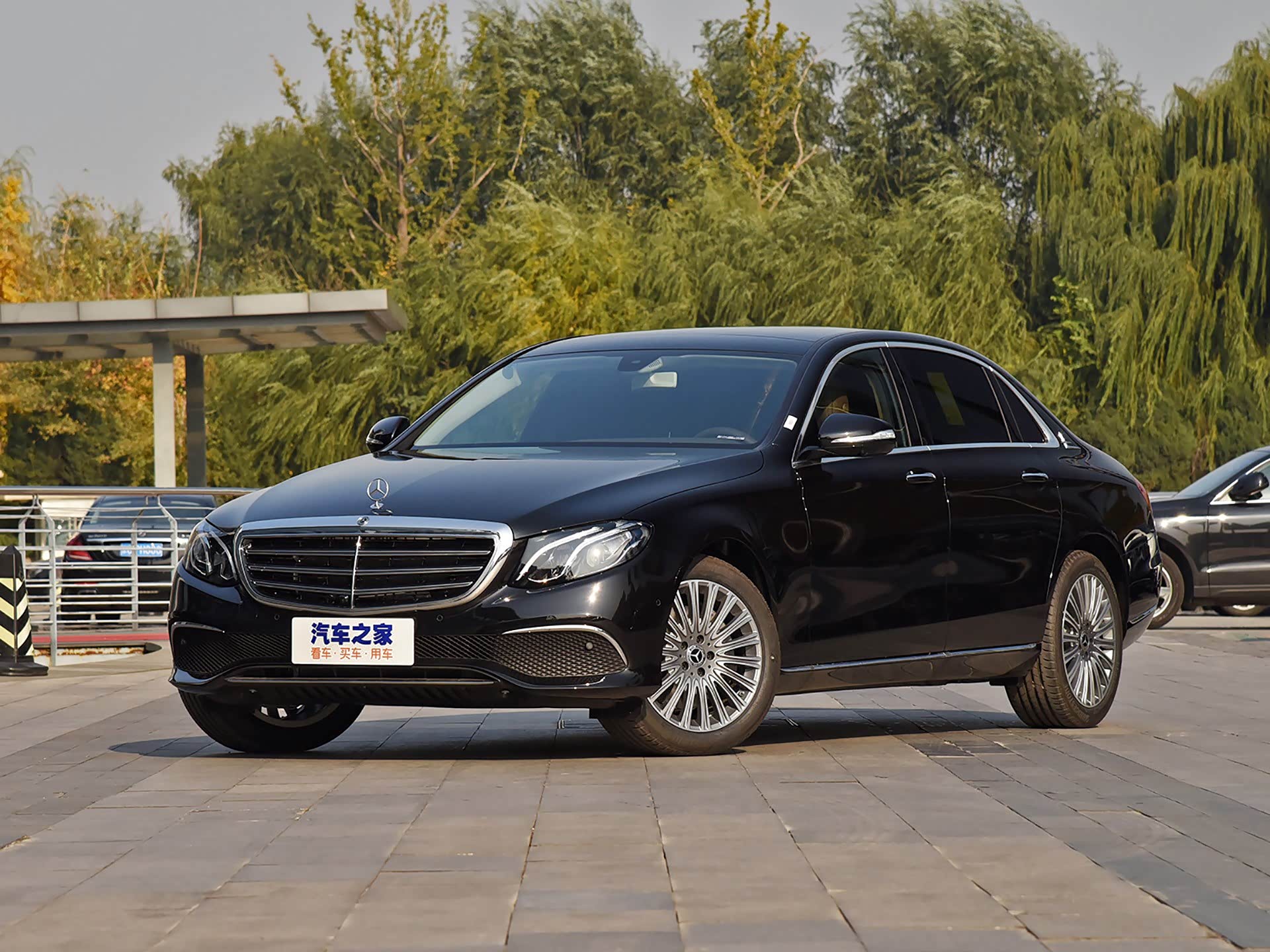 预算50万,奔驰e300和雷克萨斯es300h行政版对比,该怎么选择?